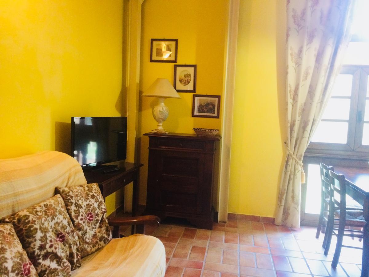 Agriturismo Tre Madonne 蒙特里久尼 外观 照片
